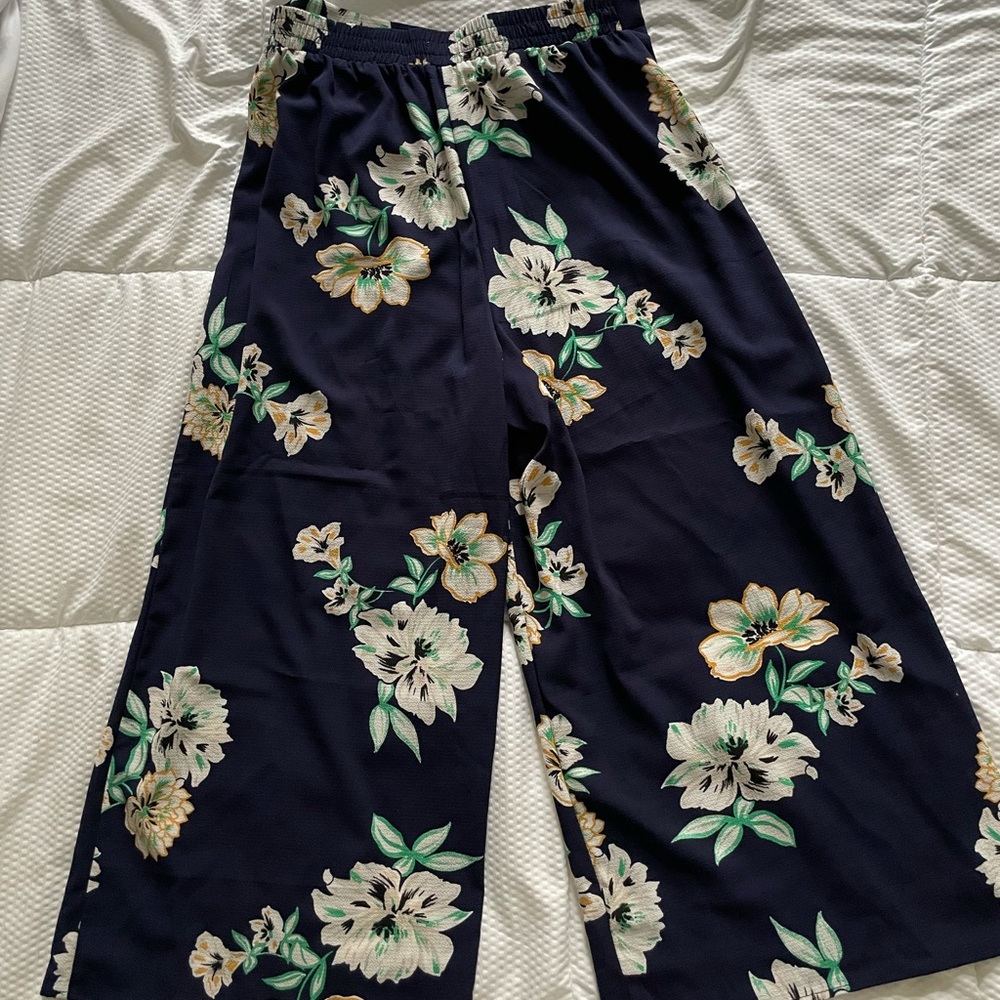 Wide legged cropped pants